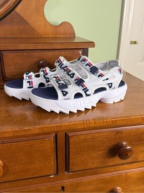 FILA Sport Sandals Womens 9 Youth 7 White Navy Chunky Strap Logo Dad Shoes